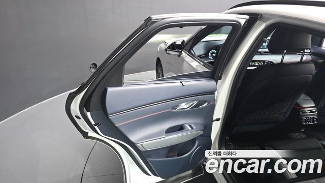 Genesis GV70 2022 — photo 15