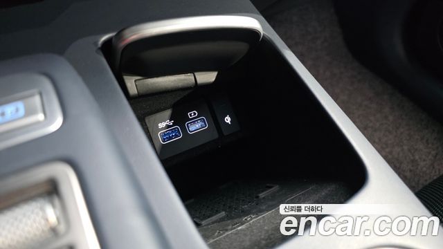 Genesis GV70 2022 — photo 16