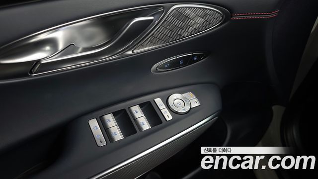 Genesis GV70 2022 — photo 40