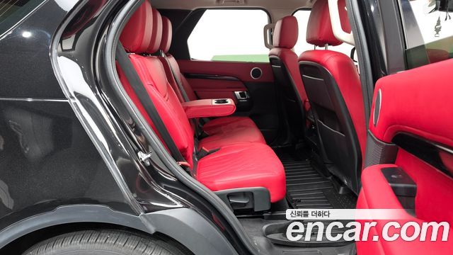 Land Rover Discovery 2019 — photo 17