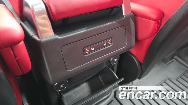 Land Rover Discovery 2019 — photo 18