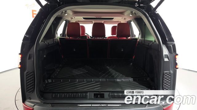 Land Rover Discovery 2019 — photo 24