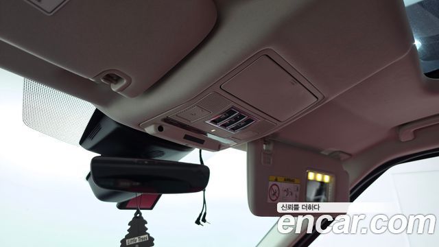 Land Rover Discovery 2019 — photo 25