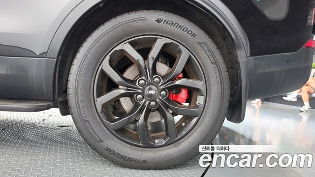 Land Rover Discovery 2019 — photo 7