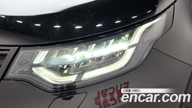 Land Rover Discovery 2019 — photo 8