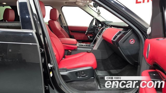 Land Rover Discovery 2019 — photo 16