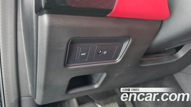 Land Rover Discovery 2019 — photo 27