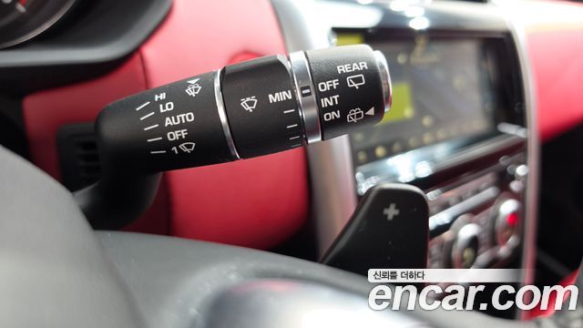Land Rover Discovery 2019 — photo 28