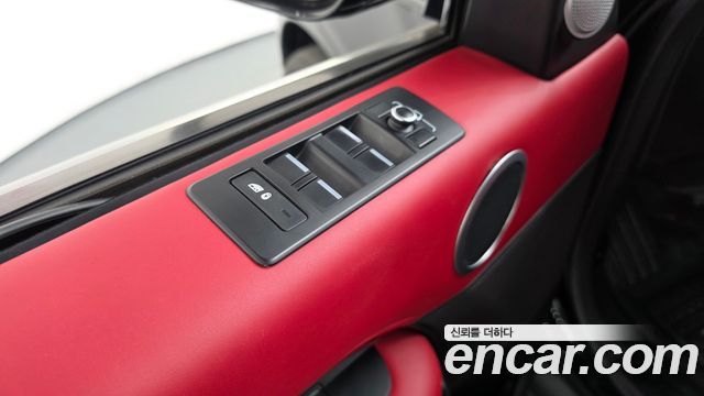 Land Rover Discovery 2019 — photo 29