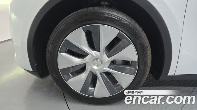 Tesla Model Y 2024 — photo 5