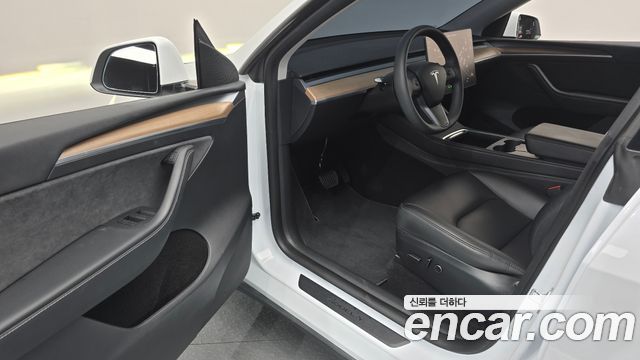 Tesla Model Y 2024 — photo 10