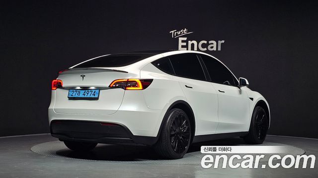 Tesla Model Y 2023 — photo 2
