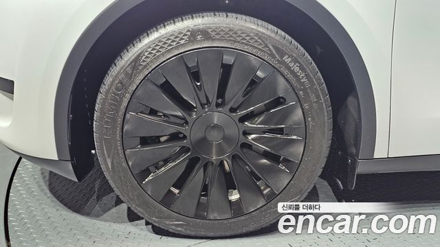 Tesla Model Y 2023 — photo 5