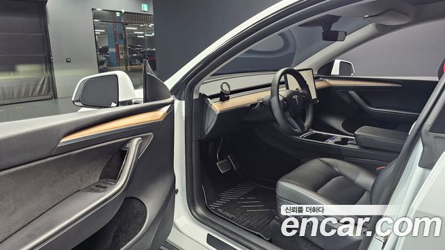Tesla Model Y 2023 — photo 13