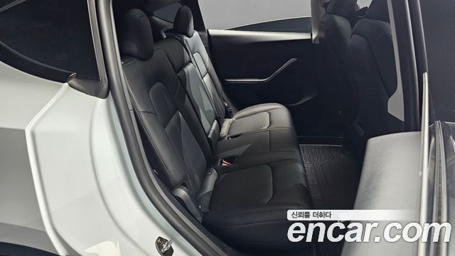 Tesla Model Y 2023 — photo 17
