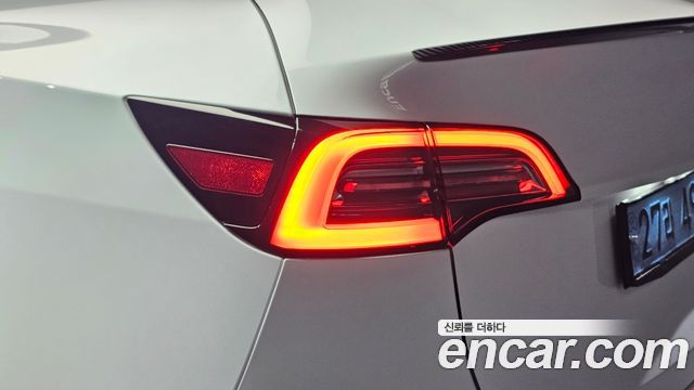 Tesla Model Y 2023 — photo 9