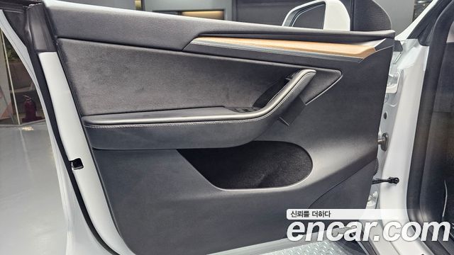 Tesla Model Y 2023 — photo 14