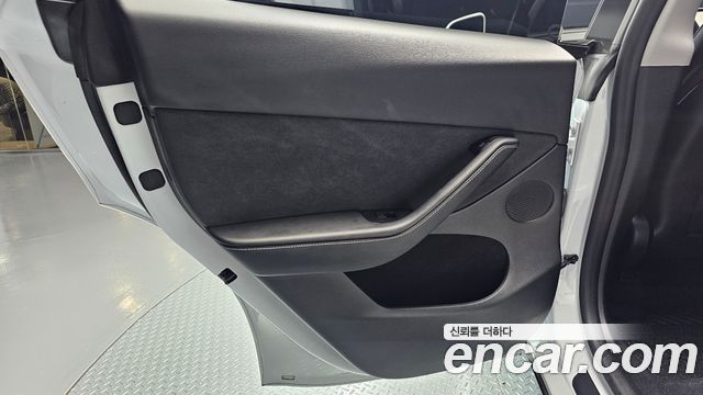 Tesla Model Y 2023 — photo 15