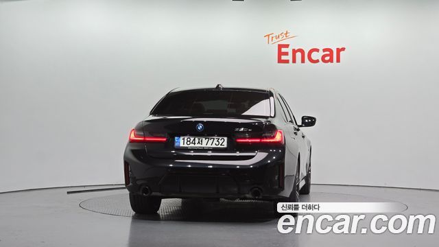 BMW 3-Series 2023 — photo 4