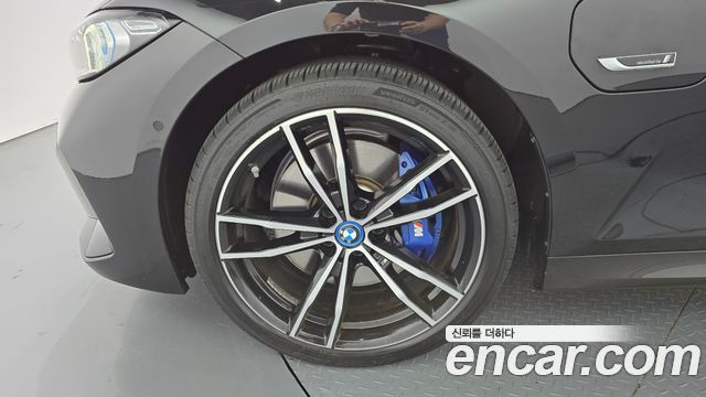 BMW 3-Series 2023 — photo 5