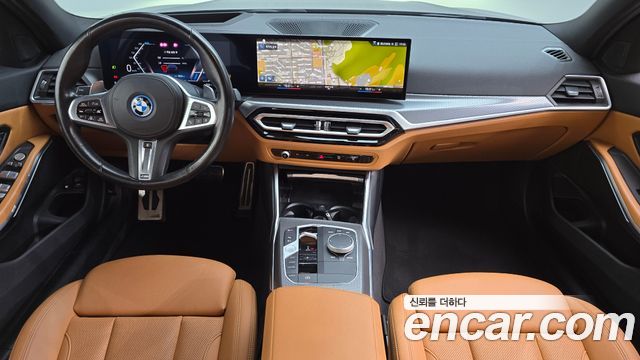 BMW 3-Series 2023 — photo 10