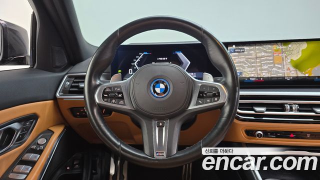 BMW 3-Series 2023 — photo 19