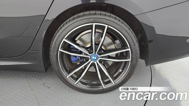 BMW 3-Series 2023 — photo 7