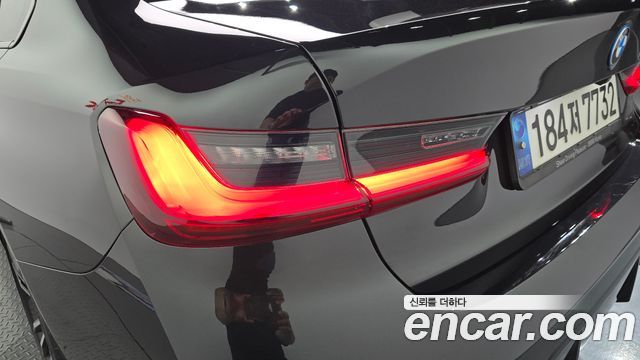 BMW 3-Series 2023 — photo 9