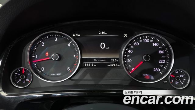 Volkswagen Touareg 2014 — photo 8