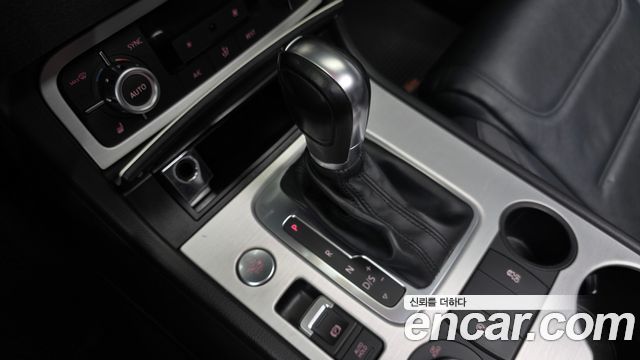 Volkswagen Touareg 2014 — photo 9