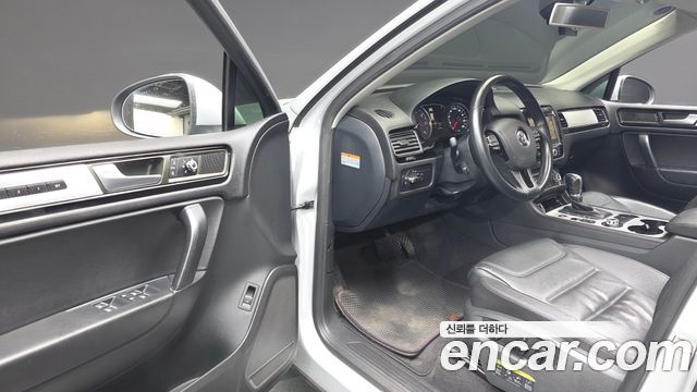 Volkswagen Touareg 2014 — photo 10