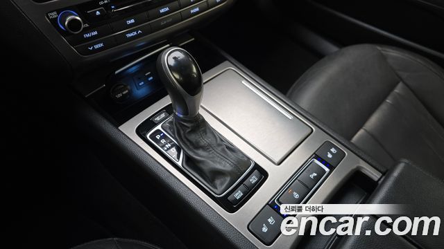 Hyundai Genesis 2016 — photo 9