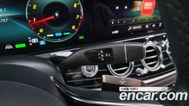 Mercedes-Benz E-Class 2021 — photo 12