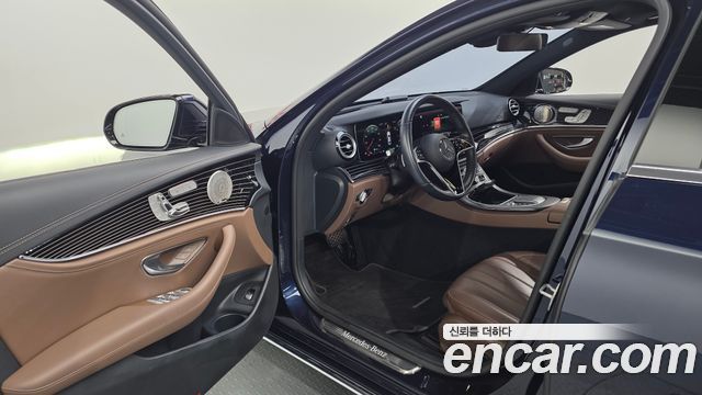 Mercedes-Benz E-Class 2021 — photo 13