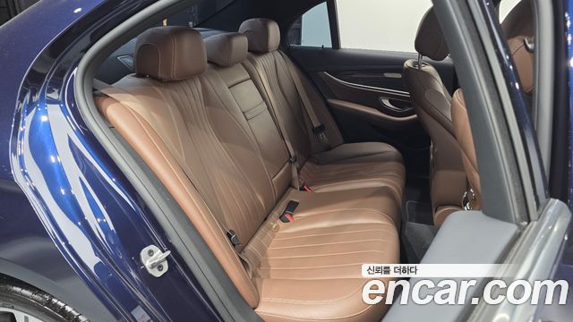 Mercedes-Benz E-Class 2021 — photo 18