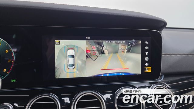 Mercedes-Benz E-Class 2021 — photo 21