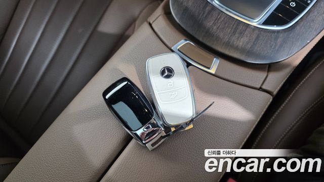 Mercedes-Benz E-Class 2021 — photo 22