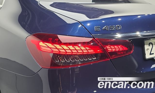 Mercedes-Benz E-Class 2021 — photo 9