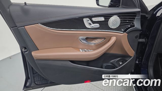 Mercedes-Benz E-Class 2021 — photo 14
