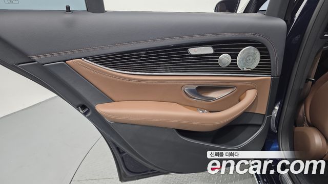 Mercedes-Benz E-Class 2021 — photo 15