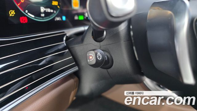 Mercedes-Benz E-Class 2021 — photo 27