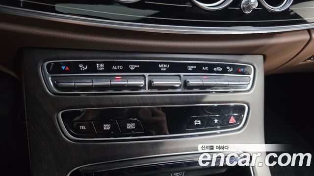 Mercedes-Benz E-Class 2021 — photo 32