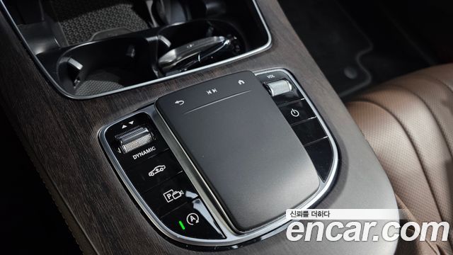 Mercedes-Benz E-Class 2021 — photo 33