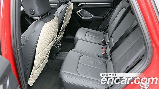 Audi Q3 2020 — photo 9