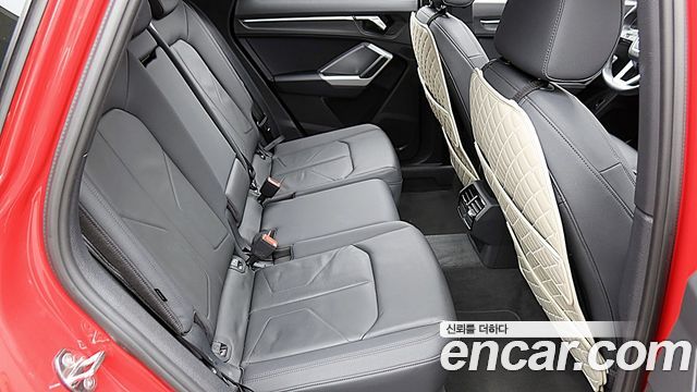 Audi Q3 2020 — photo 10