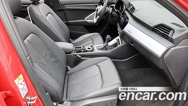 Audi Q3 2020 — photo 11