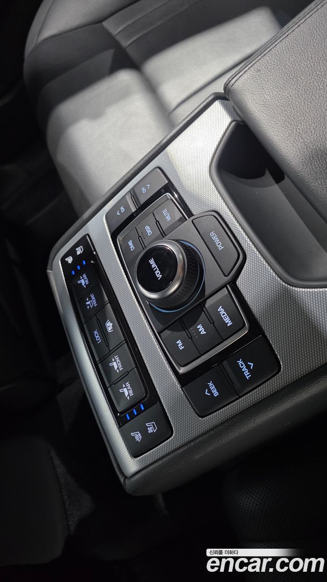 Genesis G80 2019 — photo 27