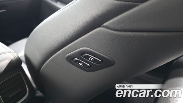 Genesis G80 2019 — photo 36