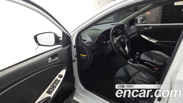 Hyundai Accent 2016 — photo 13