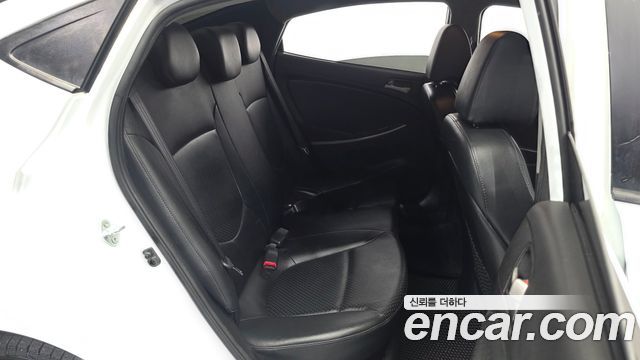 Hyundai Accent 2016 — photo 18